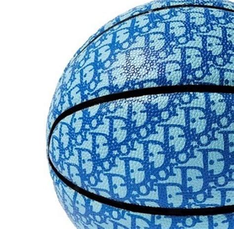 ballon de basket dior|T.